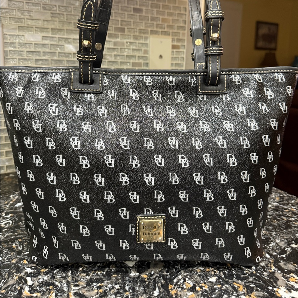 DOONEY & BOURKE Black 
Signature Tote Bag